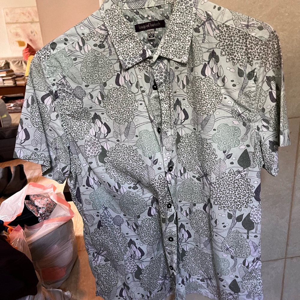 MUTED GREEN PATTERNED BUTTON DOWN